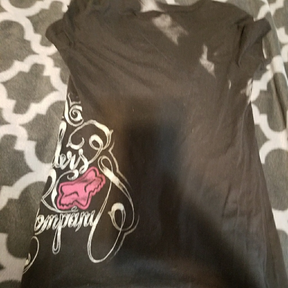 Women's fox v cut t shirt
